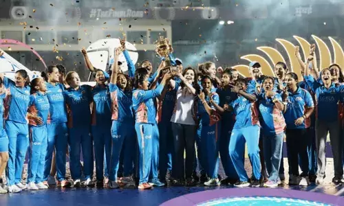दिल्ली को आठ रनों से हराकर मुंबई फिर बनी महिला प्रीमियर लीग की विजेता दिल्ली को आठ रनों से हराकर मुंबई फिर बनी महिला प्रीमियर लीग की विजेता