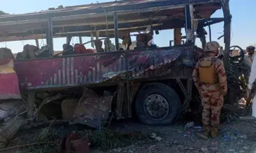 एक और धमाके से दहला पाकिस्तान : पांच सैन्य अधिकारियों की मौत 12 घायल, जानें किसने ली हमले की जिम्मेदारी एक और धमाके से दहला पाकिस्तान : पांच सैन्य अधिकारियों की मौत 12 घायल, जानें किसने ली हमले की जिम्मेदारी