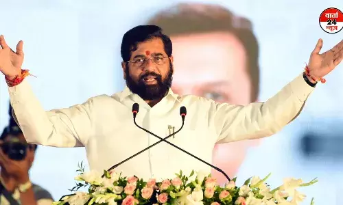 औरंगजेब की कब्र हटाने का मुद्दा गरमाया, एकनाथ शिंदे ने कहा- जो लोग औरंगजेब की प्रशंसा कर रहे हैं, वे देशद्रोही हैं औरंगजेब की कब्र हटाने का मुद्दा गरमाया, एकनाथ शिंदे ने कहा- जो लोग औरंगजेब की प्रशंसा कर रहे हैं, वे देशद्रोही हैं