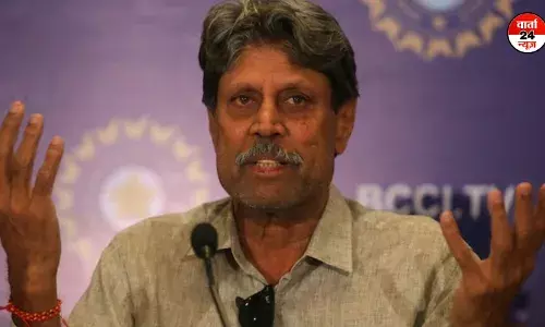 क्रिकेट टूर के दौरान खिलाड़ियों के लिए परिवार को साथ रखना कितना उचित? जानें इस पर कपिल देव का क्या है कहना क्रिकेट टूर के दौरान खिलाड़ियों के लिए परिवार को साथ रखना कितना उचित? जानें इस पर कपिल देव का क्या है कहना