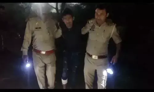 मुठभेड़़ में तीन बदमाश गिरफ्तार, दो को लगी गोली, कब्जे से एक बाईक, छह मोबाइल और एक तमंचा बरामद मुठभेड़़ में तीन बदमाश गिरफ्तार, दो को लगी गोली, कब्जे से एक बाईक, छह मोबाइल और एक तमंचा बरामद