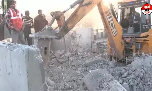 Shambhu Border: पुलिस एक्शन के बाद किसान और भड़के! टिकैत से लेकर राहुल गांधी तक ने दिया साथ Shambhu Border: पुलिस एक्शन के बाद किसान और भड़के! टिकैत से लेकर राहुल गांधी तक ने दिया साथ