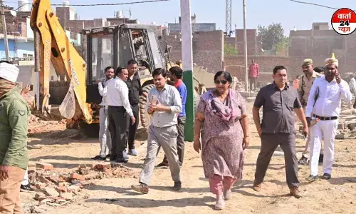 बोलीं मेयर- गाजियाबाद को 100% करेंगे भूमाफिया मुक्त, विजय नगर में गरजा नगर निगम का बुलडोजर बोलीं मेयर- गाजियाबाद को 100% करेंगे भूमाफिया मुक्त, विजय नगर में गरजा नगर निगम का बुलडोजर