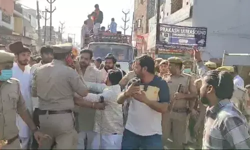 कलश यात्रा हंगामे पर लोनी विधायक ने पुलिस पर लगाए गंभीर आरोप, महामण्डलेश्वर यति नरसिम्हानंद ने किया समर्थन