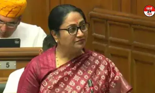 BUDGET: रेखा ने भरी दिल्लीवासियों की झोली! पिछले बजट से इस बार कहीं ज्यादा,जानें महिलाओं को 2500 के अलावा और क्या-क्या BUDGET: रेखा ने भरी दिल्लीवासियों की झोली! पिछले बजट से इस बार कहीं ज्यादा,जानें महिलाओं को 2500 के अलावा और क्या-क्या