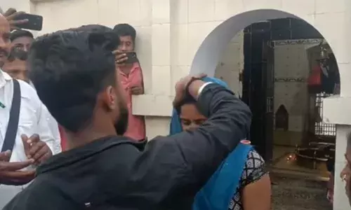 मेरठ कांड से दहशत में आए पति ने किया पत्नी का ‘कन्यादान’, करवाई प्रेमी से शादी मेरठ कांड से दहशत में आए पति ने किया पत्नी का ‘कन्यादान’, करवाई प्रेमी से शादी