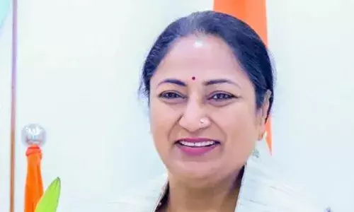 मुख्यमंत्री रेखा गुप्ता ने दिया आदेश और काम पर लग गए सफाईकर्मी, स्वच्छता अभियान तेज मुख्यमंत्री रेखा गुप्ता ने दिया आदेश और काम पर लग गए सफाईकर्मी, स्वच्छता अभियान तेज