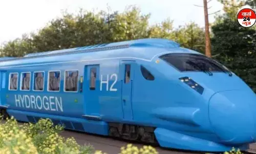 देश की पहली हाइड्रोजन ट्रेन पटरी पर दौड़ने को तैयार, ट्रायल शुरू, जानें क्या हैं इसकी खूबियां देश की पहली हाइड्रोजन ट्रेन पटरी पर दौड़ने को तैयार, ट्रायल शुरू, जानें क्या हैं इसकी खूबियां