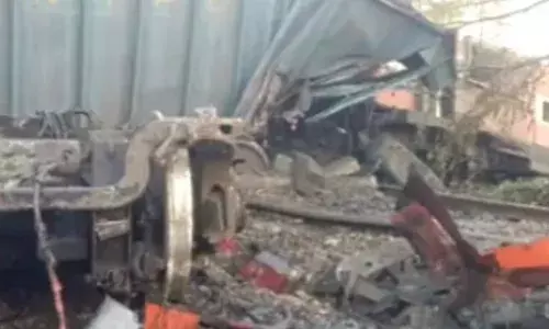 झारखंड में दो माल गाड़ियों के बीच टक्कर हुई, तीन लोगों की मौत झारखंड में दो माल गाड़ियों के बीच टक्कर हुई, तीन लोगों की मौत