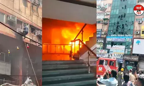 नोएडा सेक्टर 18 के कृष्णा अपरा प्लाजा मार्केट में लगी भीषण आग, फंसे लोगों को रस्सियों के सहारे इस तरह नीचे उतारा, कई कूदे नोएडा सेक्टर 18 के कृष्णा अपरा प्लाजा मार्केट में लगी भीषण आग, फंसे लोगों को रस्सियों के सहारे इस तरह नीचे उतारा, कई कूदे