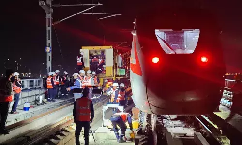 ट्रेन से आपात स्थिति में यात्रियों को किस प्रकार सुरक्षित बाहर निकाला जाएगा ? जानें कैसे परखी गई व्यवस्था ट्रेन से आपात स्थिति में यात्रियों को किस प्रकार सुरक्षित बाहर निकाला जाएगा ? जानें कैसे परखी गई व्यवस्था