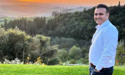 IPL 2025: ‘गरीबों को भी रहने दो ऊपर, फोटो ले लो’: वीरेंद्र सहवाग का RCB पर मजाक