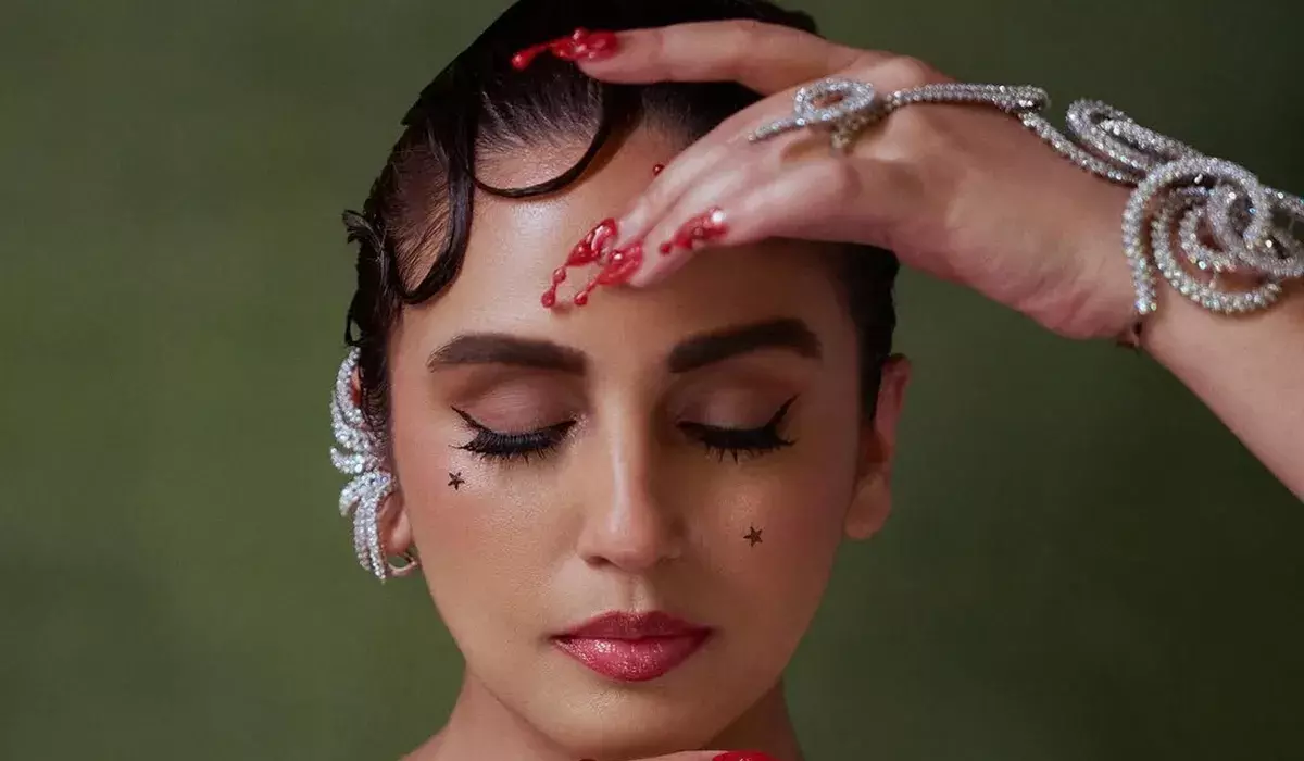 विवियन वेस्टवुड शो में छाया हूमा कुरैशी का हॉलीवुड लुक विवियन वेस्टवुड शो में छाया हूमा कुरैशी का हॉलीवुड लुक