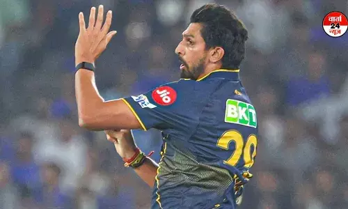 IPL2025: BCCI ने तेज गेंदबाज ईशांत शर्मा को दिया झटका, फीस का 25% लगाया फाइन, जानें पहले मैच में क्यों लगा फाइन IPL2025: BCCI ने तेज गेंदबाज ईशांत शर्मा को दिया झटका, फीस का 25% लगाया फाइन, जानें पहले मैच में क्यों लगा फाइन