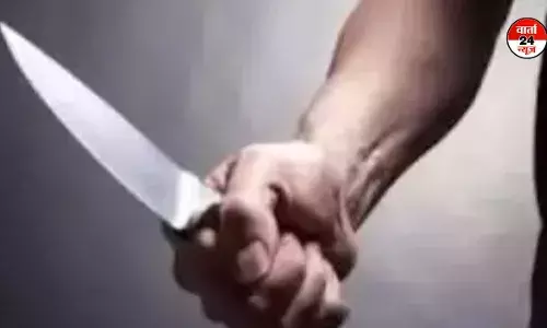 सड़क के डिवाइडर पर खून से लथपथ बैठे थे लड़का-लड़की, पता चला सनकी आशिक ने की चाकूबाजी, जानें प्रेम कहानी में हिंसा