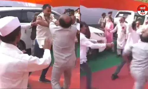 राहुल गांधी के बिहार यात्रा के दौरान बवाल, आपस में भिड़े कांग्रेस नेता, क्या बिहार कांग्रेस में सब ठीक नहीं है? देखें वीडियो राहुल गांधी के बिहार यात्रा के दौरान बवाल, आपस में भिड़े कांग्रेस नेता, क्या बिहार कांग्रेस में सब ठीक नहीं है? देखें वीडियो