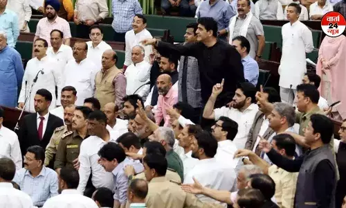 waqf bill 2025: जम्मू-कश्मीर विधानसभा में दूसरे दिन भी बवाल,NC और PDP आपस में भिड़े, जानें क्यों हुआ हंगामा waqf bill 2025: जम्मू-कश्मीर विधानसभा में दूसरे दिन भी बवाल,NC और PDP आपस में भिड़े, जानें क्यों हुआ हंगामा