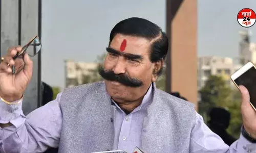 ज्ञानदेव आहूजा BJP से निलंबित, कांग्रेस नेता जूली के मंदिर जाने के बाद किया था गंगाजल से शुद्धिकरण ज्ञानदेव आहूजा BJP से निलंबित, कांग्रेस नेता जूली के मंदिर जाने के बाद किया था गंगाजल से शुद्धिकरण