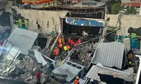 डोमिनिक रिपब्लिकन नाइट क्लब की छत गिरने से 200 से  अधिक लोग दबे, 50 से अधिक की मौत डोमिनिक रिपब्लिकन नाइट क्लब की छत गिरने से 200 से  अधिक लोग दबे, 50 से अधिक की मौत