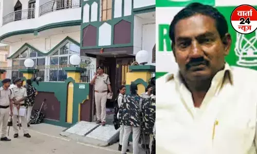 राजद विधायक रीतलाल यादव के घर से मिली एके-56, 1000 से ज्यादा पुलिसकर्मी चला रहे सर्च ऑपरेशन, लालू यादव के हैं करीबी राजद विधायक रीतलाल यादव के घर से मिली एके-56, 1000 से ज्यादा पुलिसकर्मी चला रहे सर्च ऑपरेशन, लालू यादव के हैं करीबी