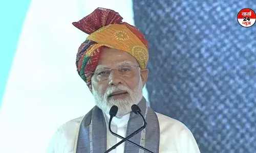 पीएम मोदी वक्फ कानून पर बोले- आदिवासी की जमीन पर वक्फ बोर्ड हाथ भी नहीं लगा पाएगा, कांग्रेस पर जमकर किया हमला! जानें क्या कहा