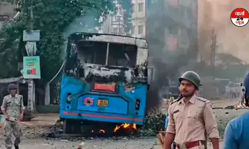 Waqf Amendment Act: पश्चिम बंगाल के दक्षिण 24 परगणा जिला में फिर भड़की हिंसा! प्रदर्शनकारी ने जमकर किया बवाल Waqf Amendment Act: पश्चिम बंगाल के दक्षिण 24 परगणा जिला में फिर भड़की हिंसा! प्रदर्शनकारी ने जमकर किया बवाल