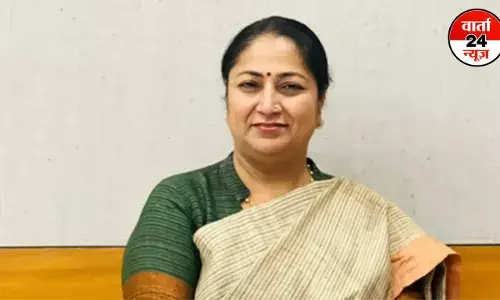 निजी स्कूलों में फीस वसूली में अनियमितता के खिलाफ शिकायत पर जांच के आदेश, सीएम रेखा ने कहा- बच्चों के अधिकारों की रक्षा के प्रति सरकार प्रतिबद्ध निजी स्कूलों में फीस वसूली में अनियमितता के खिलाफ शिकायत पर जांच के आदेश, सीएम रेखा ने कहा- बच्चों के अधिकारों की रक्षा के प्रति सरकार प्रतिबद्ध