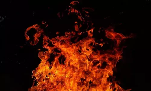 ठाणे के स्कूल की इमारत में लगी आग, लेकिन बचाने वाला बड़ा है