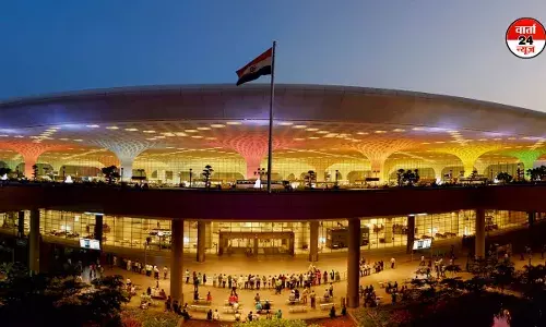 बैंकॉक यात्राएं छिपाने के लिए पासपोर्ट के पन्ने फाड़े, मुंबई एयरपोर्ट पर 51 वर्षीय व्यक्ति गिरफ्तार, जानें कारण बैंकॉक यात्राएं छिपाने के लिए पासपोर्ट के पन्ने फाड़े, मुंबई एयरपोर्ट पर 51 वर्षीय व्यक्ति गिरफ्तार, जानें कारण