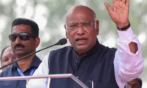 कांग्रेस अध्यक्ष खरगे बिहार दौरे पर, बदला कार्यक्रम, आज पटना नहीं बक्सर में जनसभा को संबोधित करेंगे कांग्रेस अध्यक्ष खरगे बिहार दौरे पर, बदला कार्यक्रम, आज पटना नहीं बक्सर में जनसभा को संबोधित करेंगे