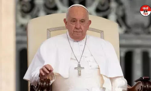 ईसाइयों के सबसे बड़े धार्मिक गुरु पोप फ्रांसिस का निधन, 88 साल में ली आखिरी सांस, जानें पोप का आखिरी संदेश ईसाइयों के सबसे बड़े धार्मिक गुरु पोप फ्रांसिस का निधन, 88 साल में ली आखिरी सांस, जानें पोप का आखिरी संदेश