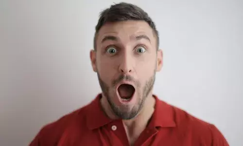 साइबर अपराधियों ने यूपी के वकील को बनाया निशाना, ऑनलाइन चप्पल रिटर्न करना पड़ा भारी, गंवाएं 99 हजार साइबर अपराधियों ने यूपी के वकील को बनाया निशाना, ऑनलाइन चप्पल रिटर्न करना पड़ा भारी, गंवाएं 99 हजार