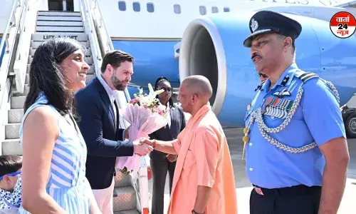 अमेरिकी उप राष्ट्रपति का ताज दीदार! परिवार संग पहुंचे आगरा, सीएम योगी ने किया स्वागत अमेरिकी उप राष्ट्रपति का ताज दीदार! परिवार संग पहुंचे आगरा, सीएम योगी ने किया स्वागत