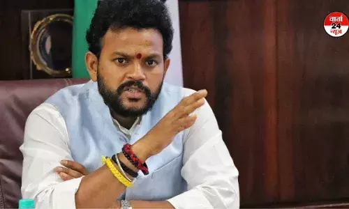 Pahalgam Attack:आंतकी हमले के बीच उड्डयन मंत्री की एयरलाइन ऑपरेटरों के साथ आपात बैठक, एयरलाइन शुल्क को लेकर दिया ये निर्देश Pahalgam Attack:आंतकी हमले के बीच उड्डयन मंत्री की एयरलाइन ऑपरेटरों के साथ आपात बैठक, एयरलाइन शुल्क को लेकर दिया ये निर्देश