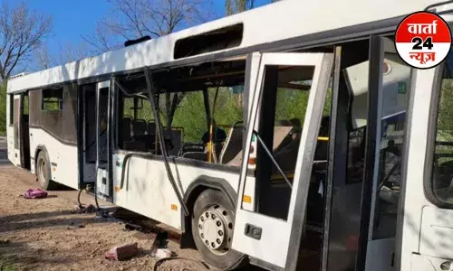 रूसी ड्रोन ने यूक्रेन में बस पर किया हमला, नौ की मौत, कई घायल रूसी ड्रोन ने यूक्रेन में बस पर किया हमला, नौ की मौत, कई घायल