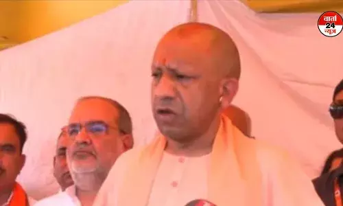 पहलगाम आतंकी हमले में जान गंवाने वाले शुभम द्विवेदी के परिजनों से सीएम योगी ने की मुलाकात, कहा-आतंकवाद ले रहा अंतिम सांस पहलगाम आतंकी हमले में जान गंवाने वाले शुभम द्विवेदी के परिजनों से सीएम योगी ने की मुलाकात, कहा-आतंकवाद ले रहा अंतिम सांस