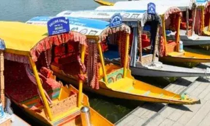 Pahalgam Attack : ढल गई डल झील की रौनक! स्कूलों की छुट्टियों पर कराई गई बुकिंग पर्यटकों ने कैंसिल की