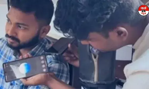 भाषा की बाधा से ChatGPT ने उबारा! बेंगलुरु में एक लड़के ने ChatGPT की मदद से कन्नड़ में किया ऑटो ड्राइवर से सौदा, देखें वीडियो भाषा की बाधा से ChatGPT ने उबारा! बेंगलुरु में एक लड़के ने ChatGPT की मदद से कन्नड़ में किया ऑटो ड्राइवर से सौदा, देखें वीडियो
