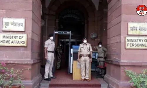 गृह मंत्रालय की हाईलेवल मीटिंग, देशभर में अलर्ट जारी, जम्मू और कश्मीर में कई जगहों पर की छापेमारी गृह मंत्रालय की हाईलेवल मीटिंग, देशभर में अलर्ट जारी, जम्मू और कश्मीर में कई जगहों पर की छापेमारी