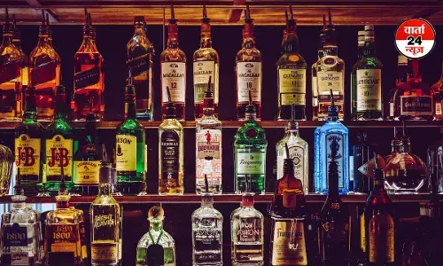 शराब पीने की ‘बहादुरी’ दिखाना पड़ा महंगा, 10 हजार की शर्त में पी डाली 5 बोतल शराब... 21 वर्षीय युवक की दर्दनाक मौत, जरूर पढ़ें शराब पीने की ‘बहादुरी’ दिखाना पड़ा महंगा, 10 हजार की शर्त में पी डाली 5 बोतल शराब... 21 वर्षीय युवक की दर्दनाक मौत, जरूर पढ़ें