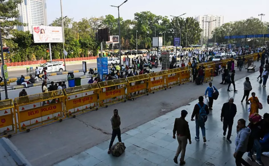 नई दिल्ली रेलवे स्टेशन पर बैग में बम होने की सूचना मिली, बम निरोधक दस्ता पहुंचा नई दिल्ली रेलवे स्टेशन पर बैग में बम होने की सूचना मिली, बम निरोधक दस्ता पहुंचा
