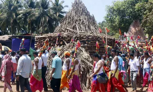 गोवा में श्री लैराई देवी यात्रा के दौरान भगदड़ मची, 6 लोगों की मौत 15 घायल गोवा में श्री लैराई देवी यात्रा के दौरान भगदड़ मची, 6 लोगों की मौत 15 घायल