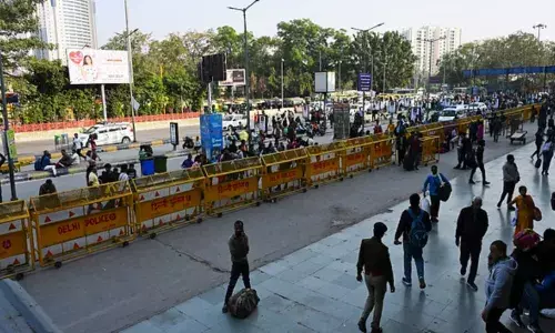 नई दिल्ली रेलवे स्टेशन पर बैग में बम होने की सूचना मिली, बम निरोधक दस्ता पहुंचा