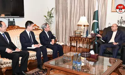 भारत और पाक में तनाव के बीच चीन के आगे गिड़गिड़ाया पाकिस्तान, जेदोंग ने राष्ट्रपति जरदारी से मुलाकात, जानें क्या हुआ भारत और पाक में तनाव के बीच चीन के आगे गिड़गिड़ाया पाकिस्तान, जेदोंग ने राष्ट्रपति जरदारी से मुलाकात, जानें क्या हुआ