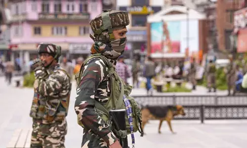 जम्मू-कश्मीर में बढ़ते तनाव के बीच केंद्र ने राज्यों को दिए मॉक ड्रील के निर्देश जम्मू-कश्मीर में बढ़ते तनाव के बीच केंद्र ने राज्यों को दिए मॉक ड्रील के निर्देश