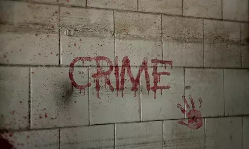 फरीदाबाद में चलती कार में 15 साल की स्कूली छात्रा के साथ सामूहिक बलात्कार फरीदाबाद में चलती कार में 15 साल की स्कूली छात्रा के साथ सामूहिक बलात्कार