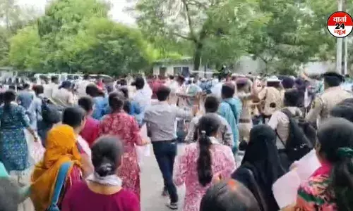 सीएम हाउस का घेराव करने जा रहे बीपीएससी शिक्षक अभ्यर्थी पर पुलिस ने किया लाठीचार्ज, जानें अभ्यर्थियों की मांग सीएम हाउस का घेराव करने जा रहे बीपीएससी शिक्षक अभ्यर्थी पर पुलिस ने किया लाठीचार्ज, जानें अभ्यर्थियों की मांग