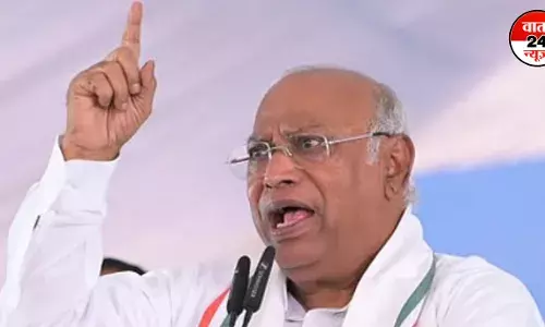 खरगे का बड़ा दावा- पीएम मोदी को हमले से पहले मिली थी खूफिया रिपोर्ट, कहा- इसलिए रद्द किया पीएम ने कश्मीर दौरा खरगे का बड़ा दावा- पीएम मोदी को हमले से पहले मिली थी खूफिया रिपोर्ट, कहा- इसलिए रद्द किया पीएम ने कश्मीर दौरा