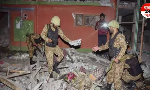 भारतीय सेना की एयरस्ट्राइक के बाद पाकिस्तान के पंजाब में इमरजेंसी लागू, पाकिस्तानी रक्षा मंत्री ने दिया ये बयान भारतीय सेना की एयरस्ट्राइक के बाद पाकिस्तान के पंजाब में इमरजेंसी लागू, पाकिस्तानी रक्षा मंत्री ने दिया ये बयान