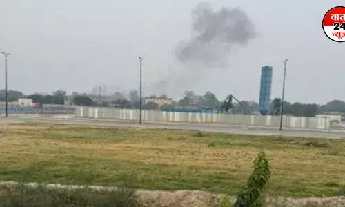 पाकिस्तान के लाहौर में लगातार तीन धमाकों से लोगों में दहशत, लाहौर एयरपोर्ट बंद पाकिस्तान के लाहौर में लगातार तीन धमाकों से लोगों में दहशत, लाहौर एयरपोर्ट बंद